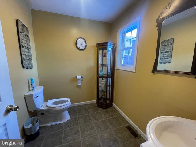 34 S BROADWAY, Pennsville, NJ 08070