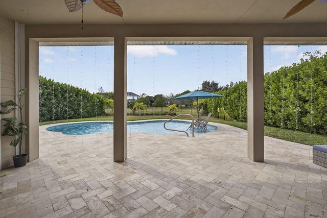 929 Sterling Pine Place, Loxahatchee, FL 33470