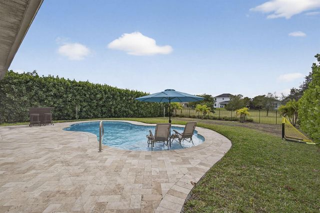 929 Sterling Pine Place, Loxahatchee, FL 33470