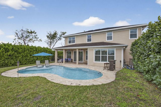 929 Sterling Pine Place, Loxahatchee, FL 33470