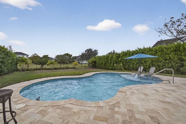 929 Sterling Pine Place, Loxahatchee, FL 33470