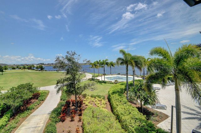 929 Sterling Pine Place, Loxahatchee, FL 33470