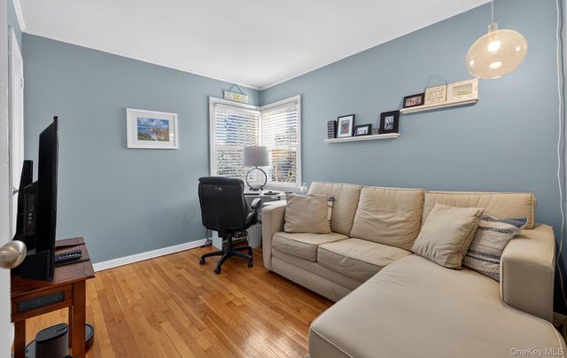 7 Greenbriar Lane, Hicksville, NY 11801