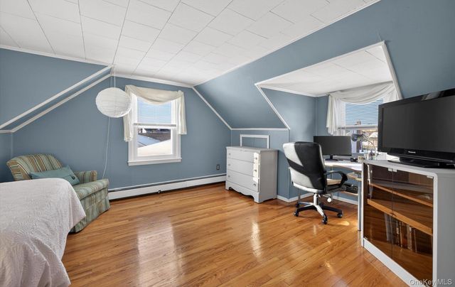 7 Greenbriar Lane, Hicksville, NY 11801