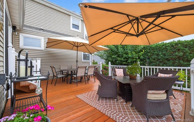 7 Greenbriar Lane, Hicksville, NY 11801