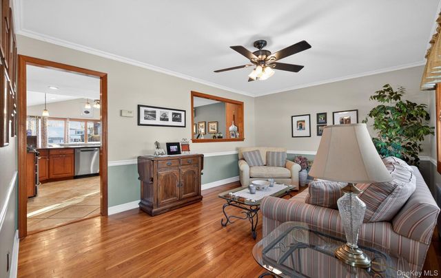 7 Greenbriar Lane, Hicksville, NY 11801
