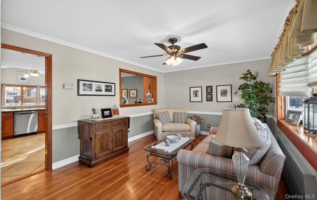 7 Greenbriar Lane, Hicksville, NY 11801