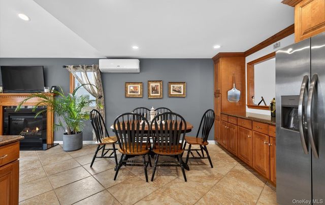 7 Greenbriar Lane, Hicksville, NY 11801