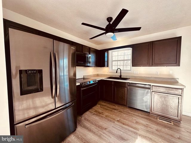 385 LONGWOOD, Bunker Hill, WV 25413