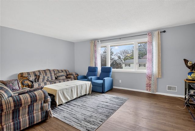 5217 Broadlea Dr, Baldwin Boro, PA 15236