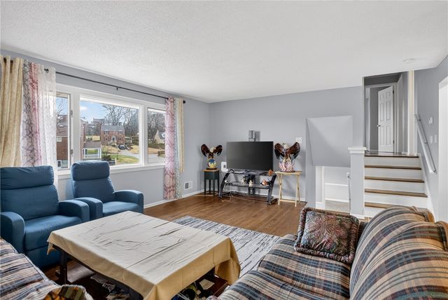 5217 Broadlea Dr, Baldwin Boro, PA 15236