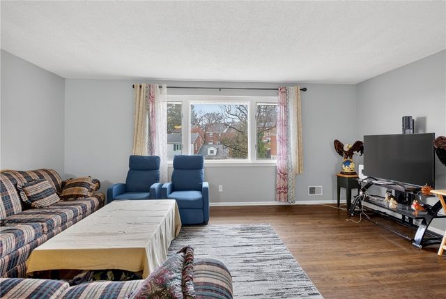 5217 Broadlea Dr, Baldwin Boro, PA 15236