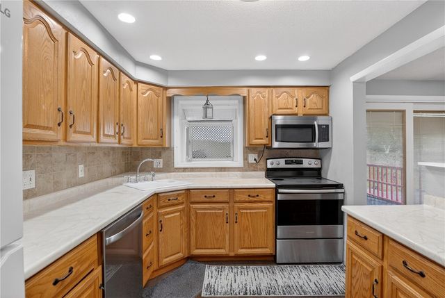 5217 Broadlea Dr, Baldwin Boro, PA 15236