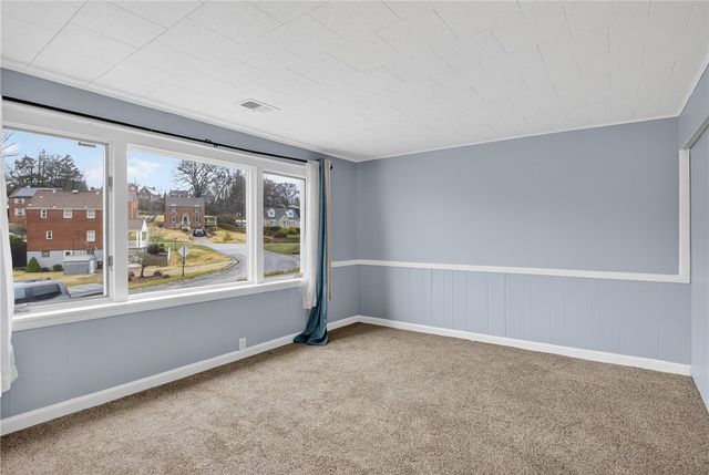 5217 Broadlea Dr, Baldwin Boro, PA 15236