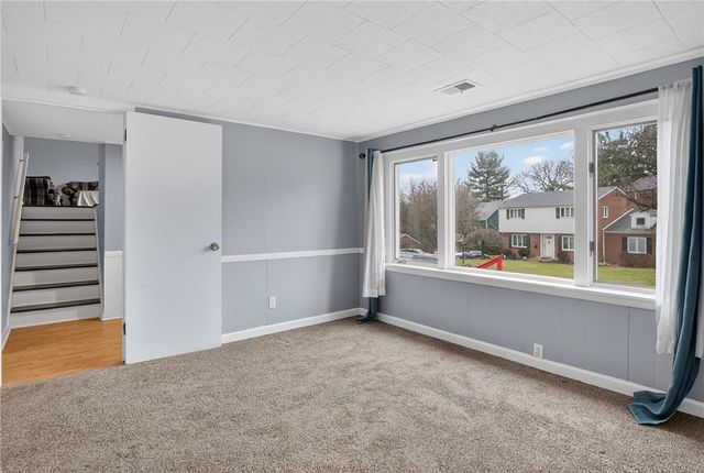 5217 Broadlea Dr, Baldwin Boro, PA 15236