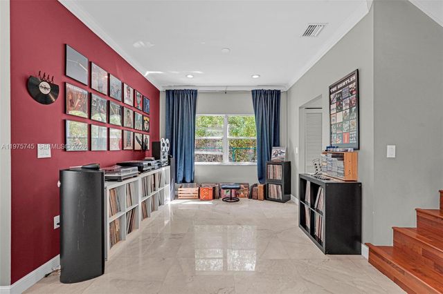 1425 Weeping Willow Way, Hollywood, FL 33019