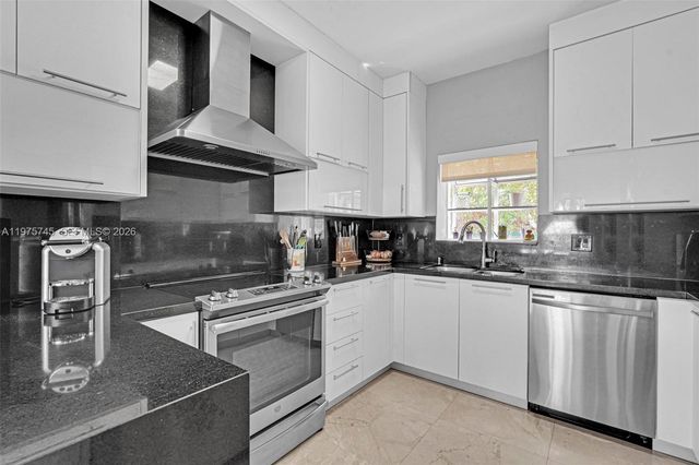 1425 Weeping Willow Way, Hollywood, FL 33019