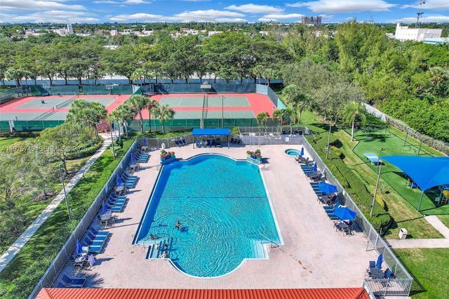 1425 Weeping Willow Way, Hollywood, FL 33019