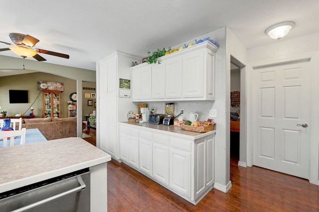 1930 E Lakeland Dr, El Dorado, KS 67042