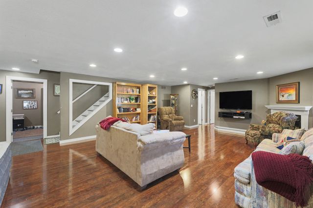 1930 E Lakeland Dr, El Dorado, KS 67042