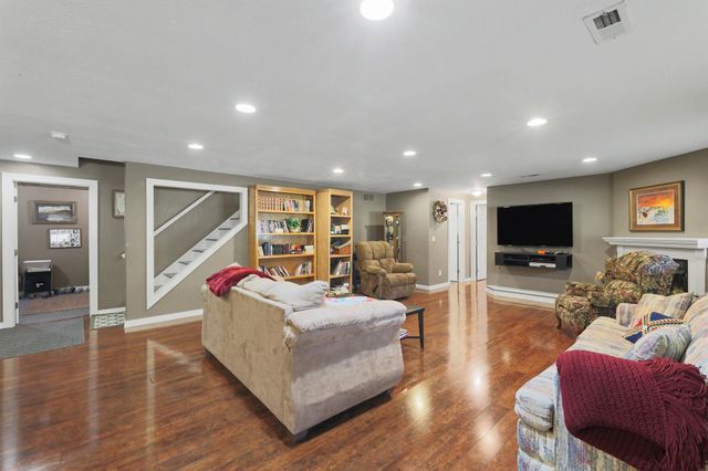 1930 E Lakeland Dr, El Dorado, KS 67042