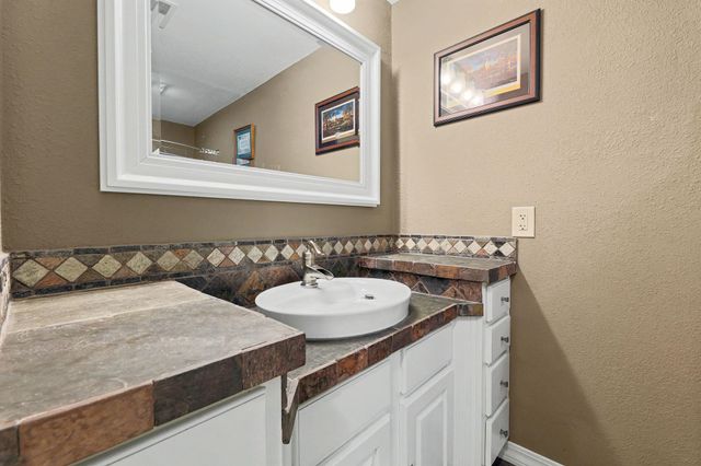 1930 E Lakeland Dr, El Dorado, KS 67042