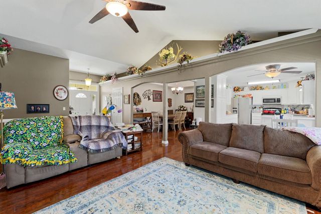 1930 E Lakeland Dr, El Dorado, KS 67042