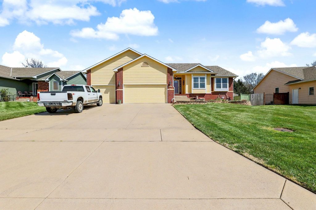 1930 E Lakeland Dr, El Dorado, KS 67042