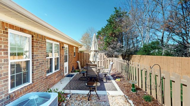 520 Forest Glen Cir, Murfreesboro, TN 37128