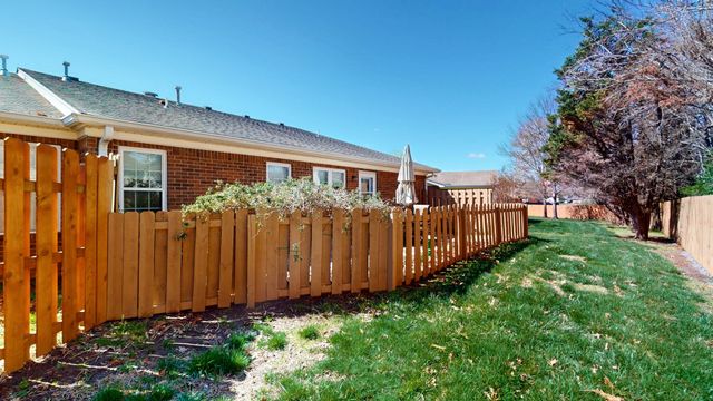 520 Forest Glen Cir, Murfreesboro, TN 37128