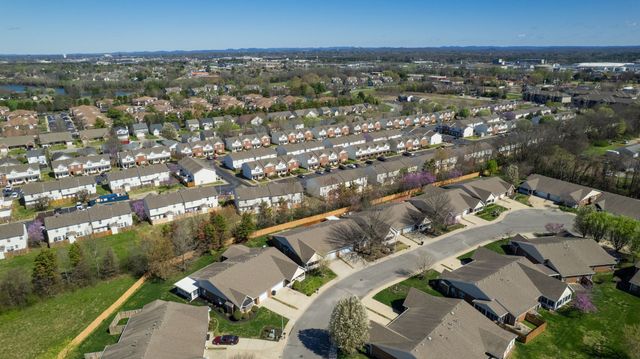 520 Forest Glen Cir, Murfreesboro, TN 37128