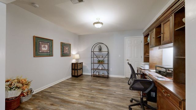 520 Forest Glen Cir, Murfreesboro, TN 37128