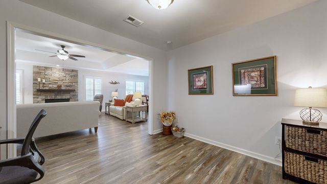 520 Forest Glen Cir, Murfreesboro, TN 37128