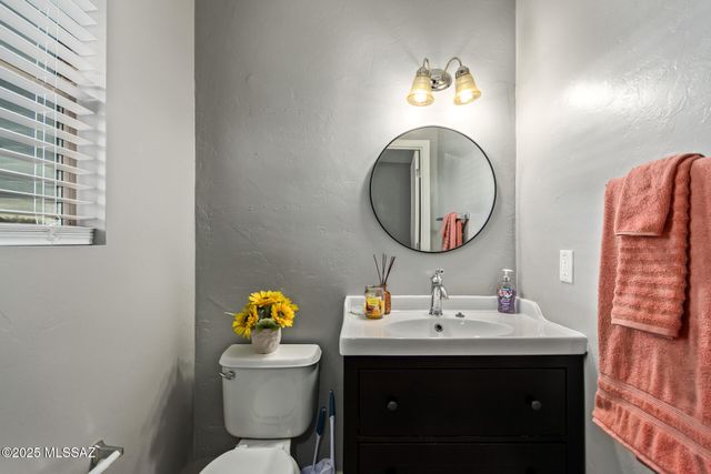 6939 S Blueeyes Drive, Tucson, AZ 85756
