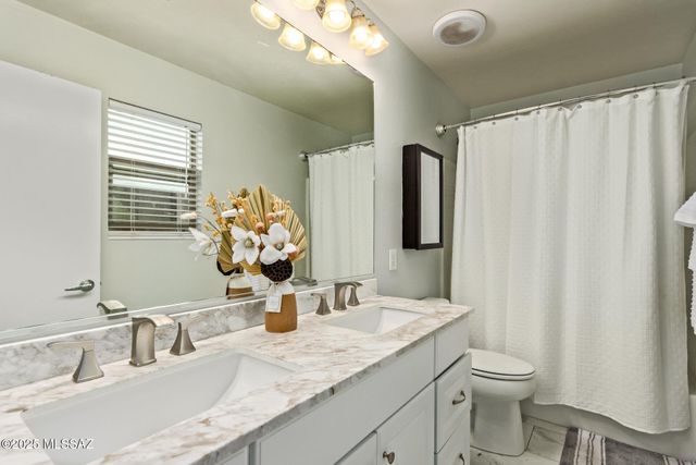 6939 S Blueeyes Drive, Tucson, AZ 85756