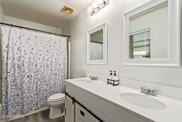 6939 S Blueeyes Drive, Tucson, AZ 85756