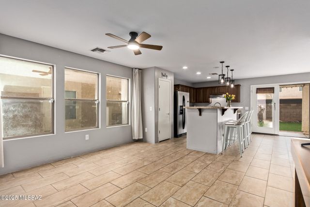 6939 S Blueeyes Drive, Tucson, AZ 85756