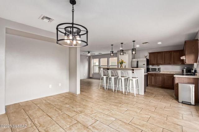 6939 S Blueeyes Drive, Tucson, AZ 85756