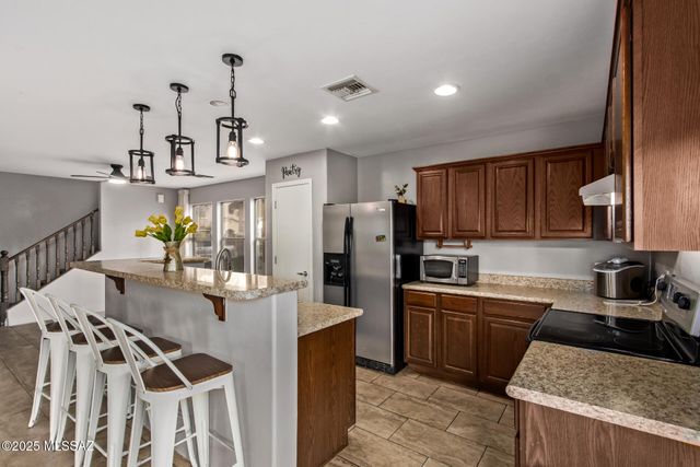 6939 S Blueeyes Drive, Tucson, AZ 85756