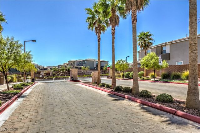 10646 Silver Pond Avenue, Las Vegas, NV 89135