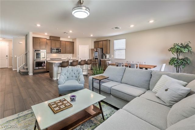 10646 Silver Pond Avenue, Las Vegas, NV 89135