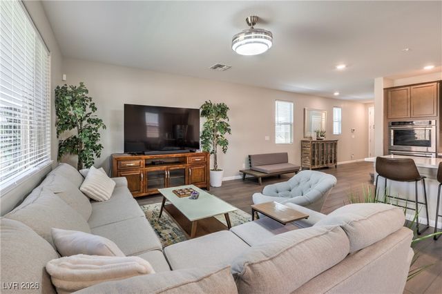 10646 Silver Pond Avenue, Las Vegas, NV 89135