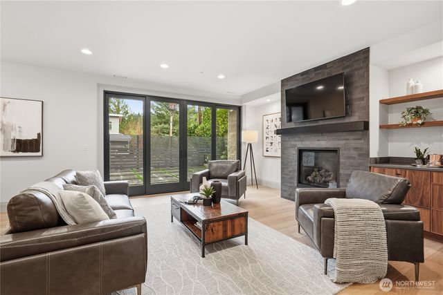 10648 SE 16th Street, Bellevue, WA 98004