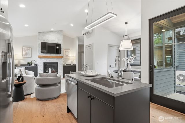 10648 SE 16th Street, Bellevue, WA 98004