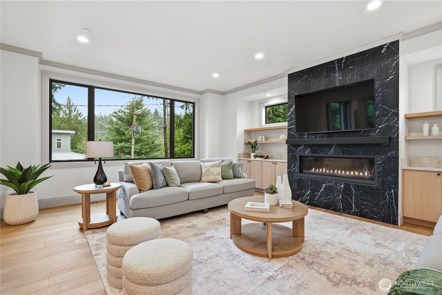 10648 SE 16th Street, Bellevue, WA 98004