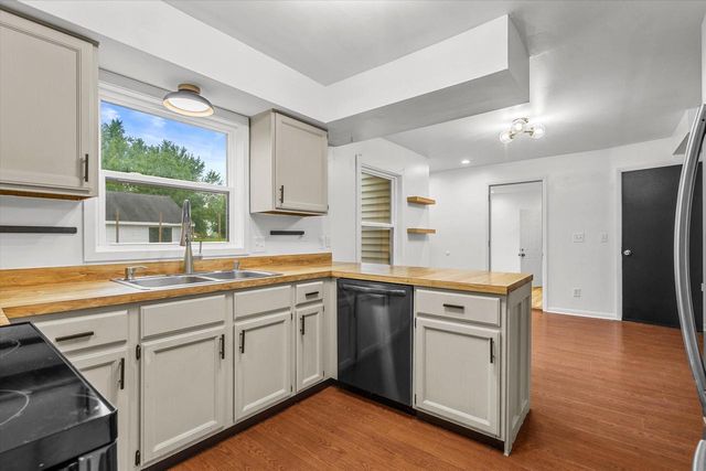 1013 Fairfield LANE, West Bend, WI 53090