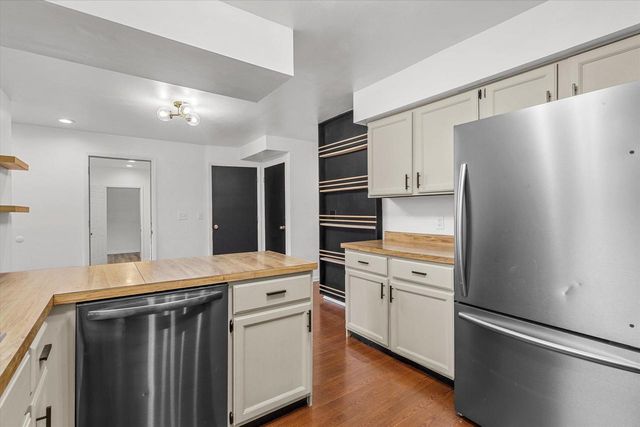 1013 Fairfield LANE, West Bend, WI 53090