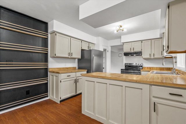 1013 Fairfield LANE, West Bend, WI 53090