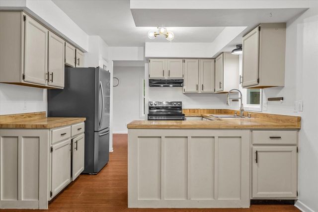 1013 Fairfield LANE, West Bend, WI 53090