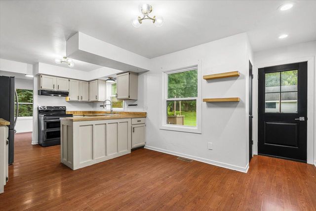 1013 Fairfield LANE, West Bend, WI 53090